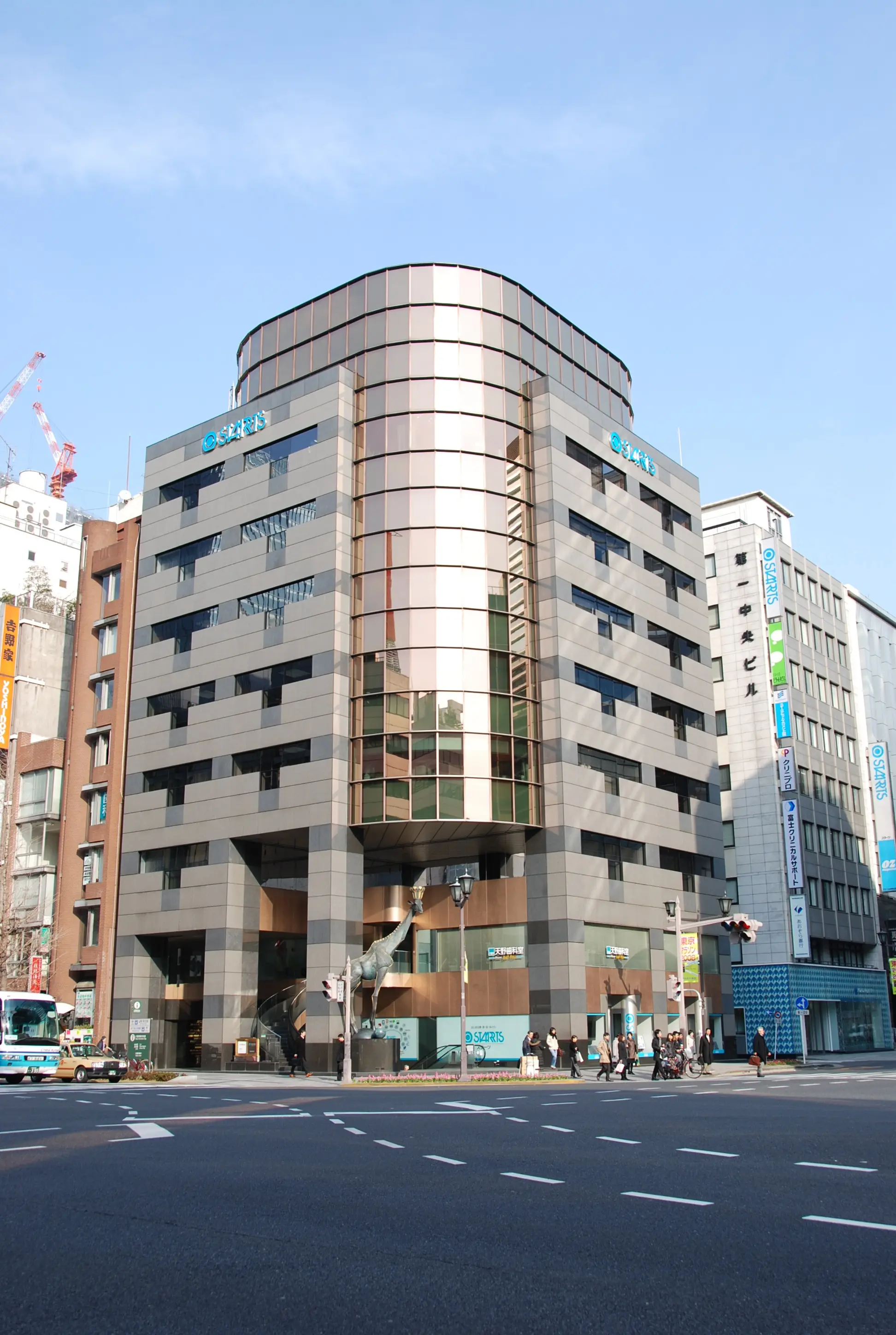 春のお花でお出迎え